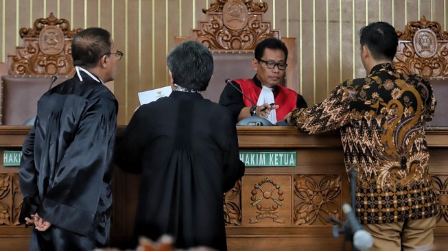 Suasana sidang perdana praperadilan mantan Ketum PPP Romahurmuziy di Pengadilan Negeri Jakarta Selatan, Jakarta, Senin (6/5). [Suara.com/Muhaimin A Untung]