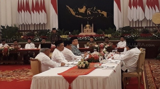 Presiden Jokowi Larang Pejabat Negara Buka Puasa Bersama, Padahal Kebaikan Pahalanya Besar Lho