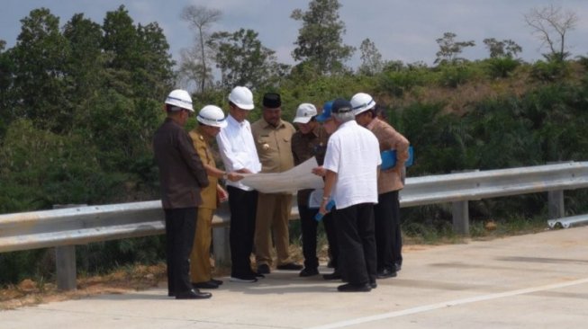 Presiden Jokowi di Bukit Soeharto. (Foto: Antara)