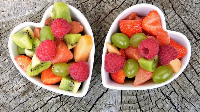 Ilustrasi salad buah (Pixabay/silviarita)