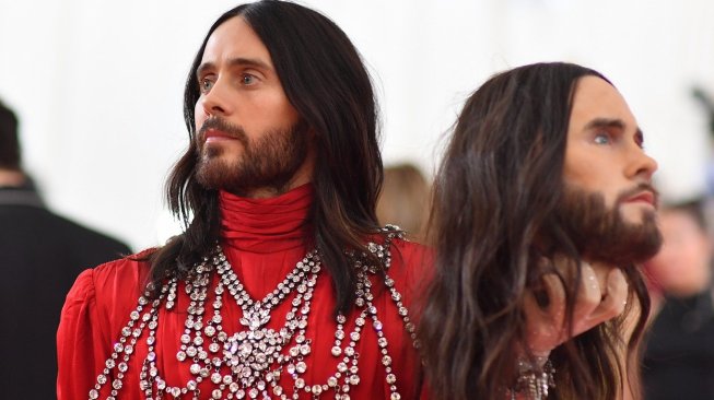 Serem, Jared Leto Bawa Penggalan Kepala di Acara Met Gala 2019