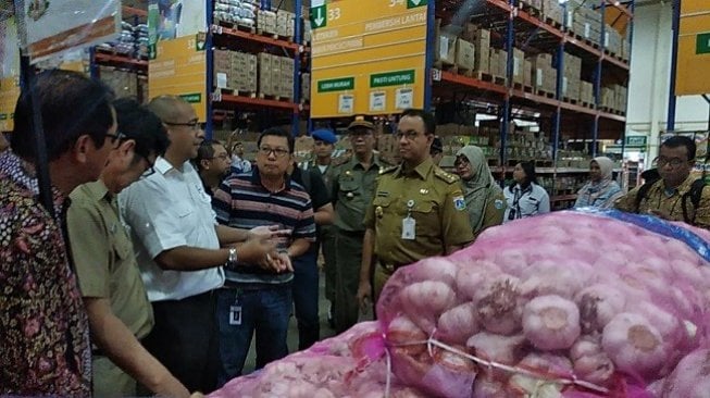 Anies Pastikan Stok Bawang Putih di Jakarta Aman Saat Ramadan