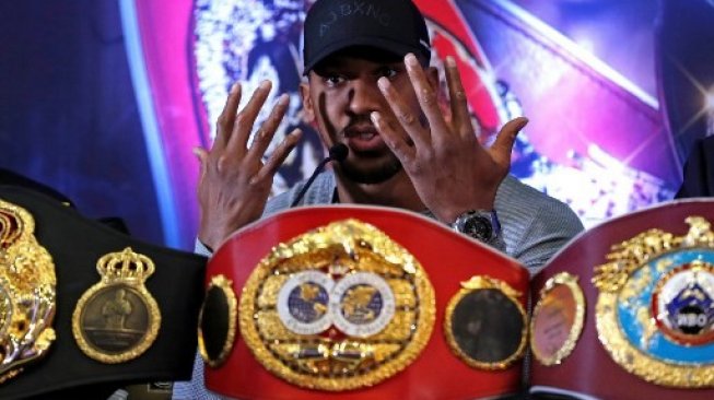 Juara dunia tinju kelas berat IBF, IBO, WBA (Super), dan WBO Anthony Joshua. [AFP/Adrian Dennis]