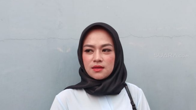 Mantan istri Daus Mini, Yunita Lestari, saat ditemui di Jalan Kapten P. Tendean, Mampang Prapatan, Jakarta Selatan, Rabu (8/5/2019). [Suci Febriastuti/Suara.com]