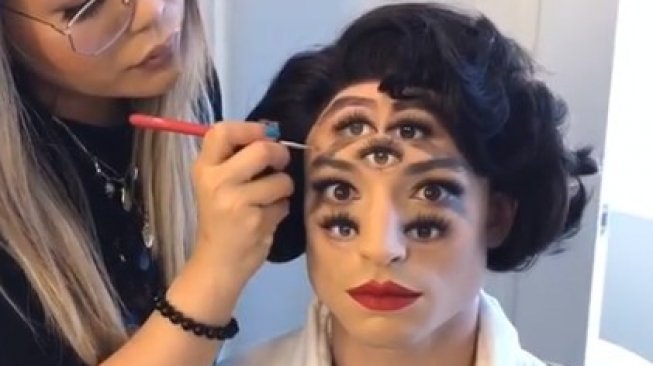 Sosok di Balik Makeup Unik Ezra Miller di Met Gala 2019