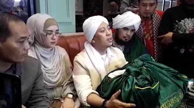  Rambut Nabi Muhammad  yang Dibawa Dipertanyakan Opick 