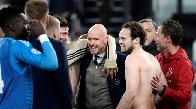 Pelatih Ajax, Erik ten Hag, usai berhasil menyingkirkan Juventus dari Liga Champions 2018/19. (Filippo Monteforte/AFP)