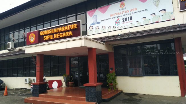 Gedung Komite Aparatur Sipil Negara. (Suara.com/Tyo)