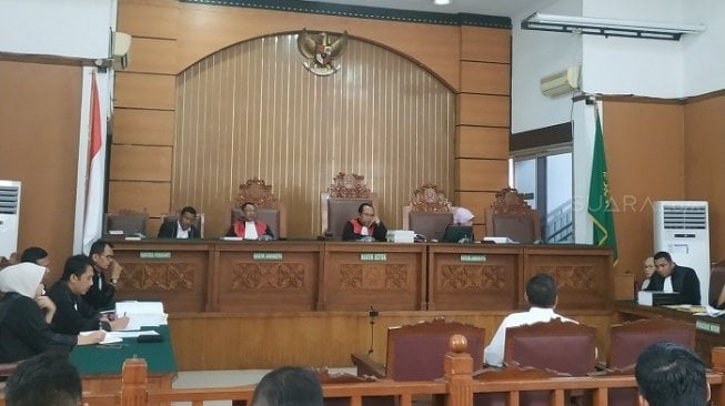 Ahli hukum pidana, Muzakir saat memberikan keterangan di sidang Ratna Sarumpaet. (Suara.com/Fakhri)