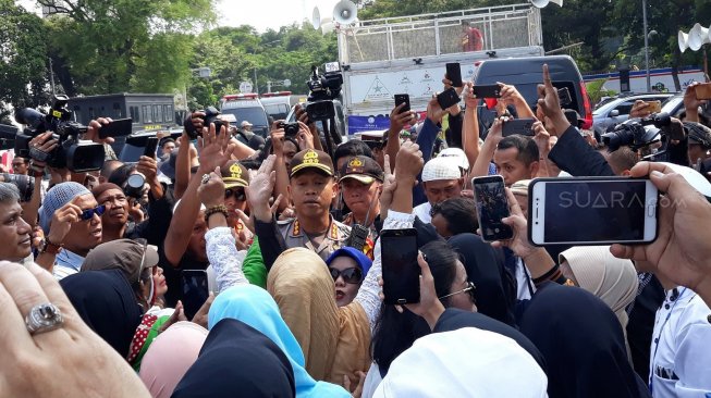 Massa aksi yang tergabung dalam Gabungan Elemen Rakyat untuk Keadilan & Kebenaran (GERAK) membubarkan diri. (Suara.com/Novian)