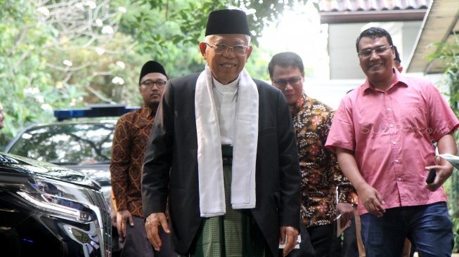 Calon Wakil Presiden (Cawapres) nomor urut 01, KH Ma'ruf Amin saat tiba di kediaman Ketua Umum PDIP, Megawati Soekarnoputri, Jakarta, Kamis (9/5). [Suara.com/Arief Hermawan P]
