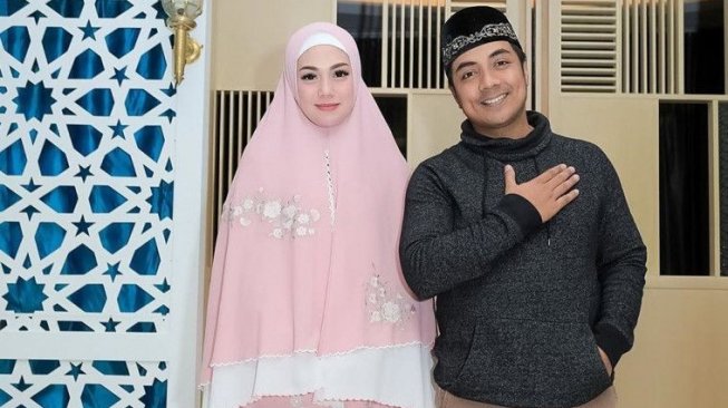 Bukber, Celine Evangelista Kenakan Hijab Syar’i Meski Nonmuslim