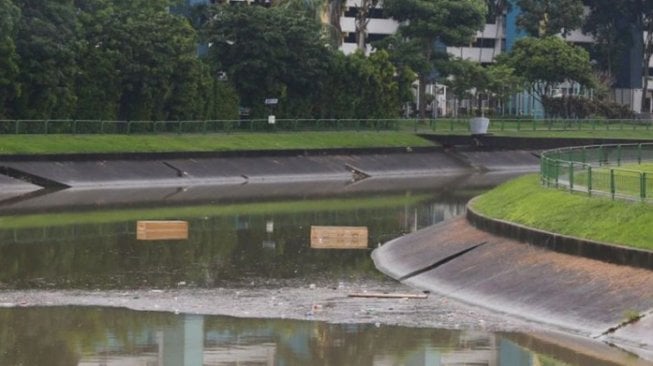 Dua Peti Mati Misterius Mengambang di Sungai Kallang Bikin Geger Warga