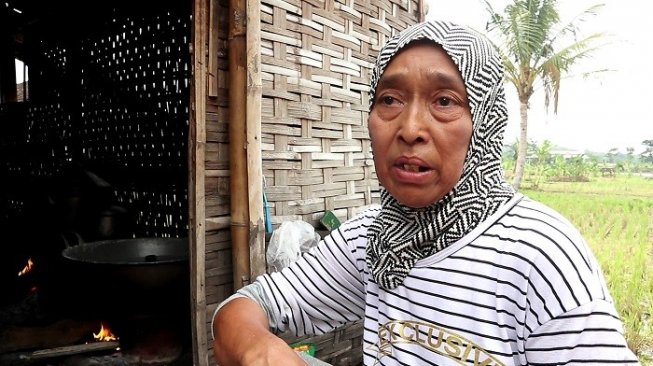 Endang, Bibi YB, anak lelaki yang ikut tewas usai minum racun ikan bareng ibunya. (Suara.com/Ali)