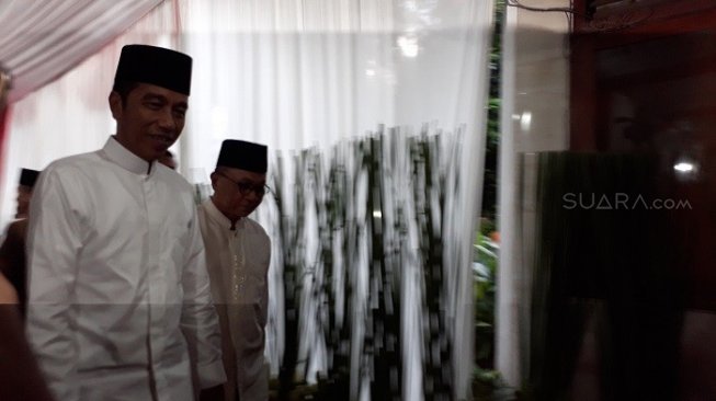 Jokowi Buka Puasa Bersama di Rumah Zulkifli Hasan