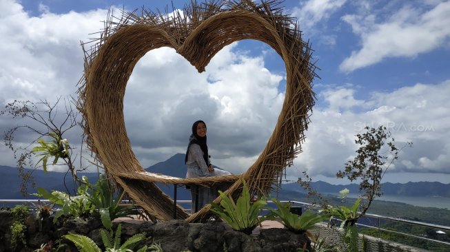 Berbuka Puasa dengan Pemandangan Gunung Batur di Kintamani Restaurant [Suara.com/Firsta]