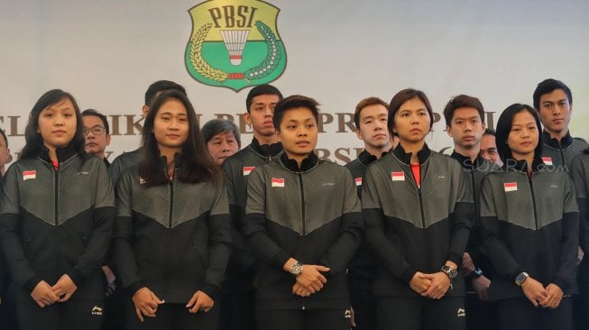 Sejumlah pebulutangkis saat mengikuti pelepasan tim nasional ke Piala Sudirman di Hotel Century, Jakarta, Sabtu (11/5). [Suara.com/Muhaimin A Untung]