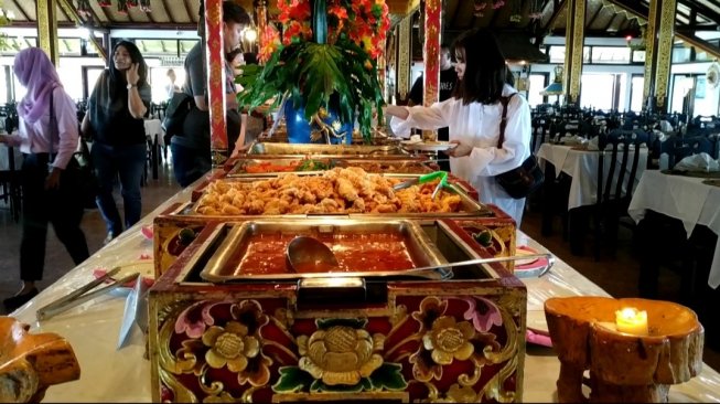 Grand Puncak Sari Restaurant, Kintamani, tempat bukber seru di Bali. (Suara.com/Firsta Putri Nodia)