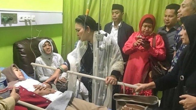 Pendukung Prabowo - Sandiaga Keracunan Kue Usai Demo di Bawaslu