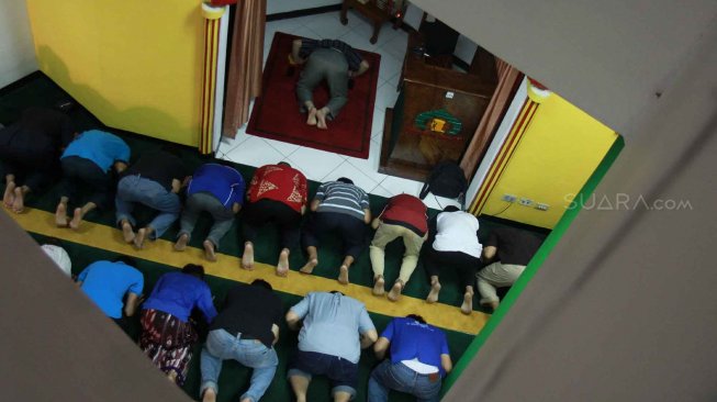 Suasana di Masjid Lautze, Jakarta, Minggu (12/5). [Suara.com/Oke Atmaja]