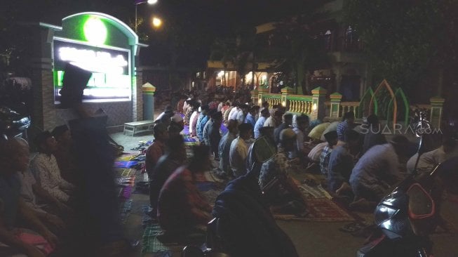 Tradisi Unik, Tarawih Kilat di Ponpes Mambaul Hikmah Cuma 10 Menit