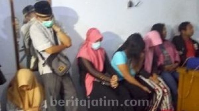 Razia Usai Salat Tarawih, Satpol PP Ciduk 11 Pasangan Mesum di Kota Santri