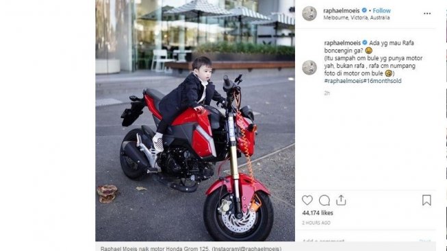 Rafael Moeis, putra Sandra Dewi coba naik motor [Instagram: @rafaelmoeis].