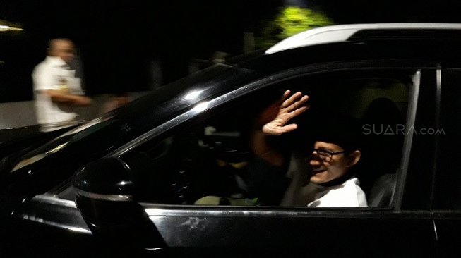 Sandiaga Uno saat bertandang ke kediaman Prabowo Subianto. (Suara.com/Novian)