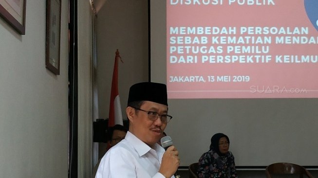 Eks Ketua KY Aidul Fitriciada Azhari. (Suara.com/Fakhri)