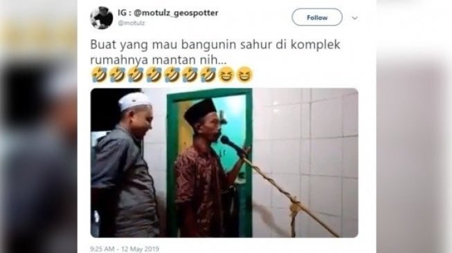 Cara unik marbot masjib bangunkan sahur. [Twitter]