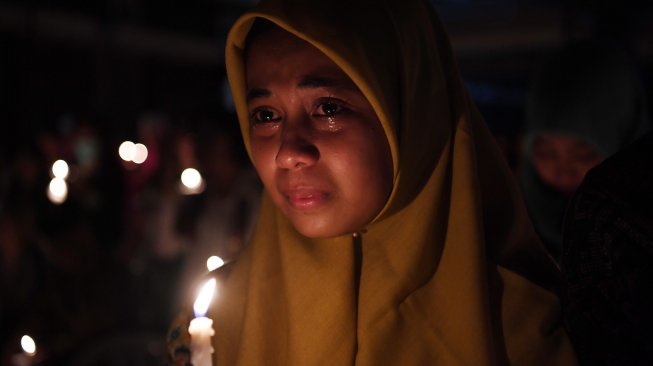 Peringatan setahun tragedi bom gereja Surabaya di Gereja Katolik Santa Maria Tak Bercela, Surabaya, Jawa Timur, Senin (13/5/2019). [ANTARA FOTO/Zabur Karuru]