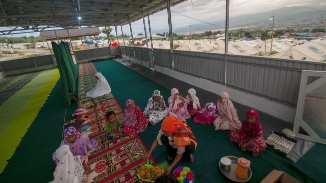 Suasana di Musala Kamp Pengungsi Balaroa, Palu, Sulawesi Tengah, Selasa (14/5). [ANTARA FOTO/Basri Marzuki]