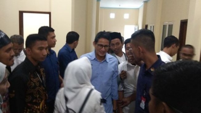 Takziah Ke Surabaya, Sandiaga Berharap Gelaran Pemilu Lebih Baik