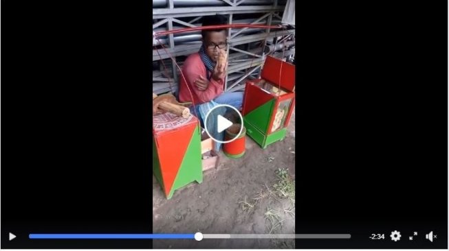 Bang Cipoy, Si Penjual Rujak Bersuara Merdu Ini Viral di Facebook