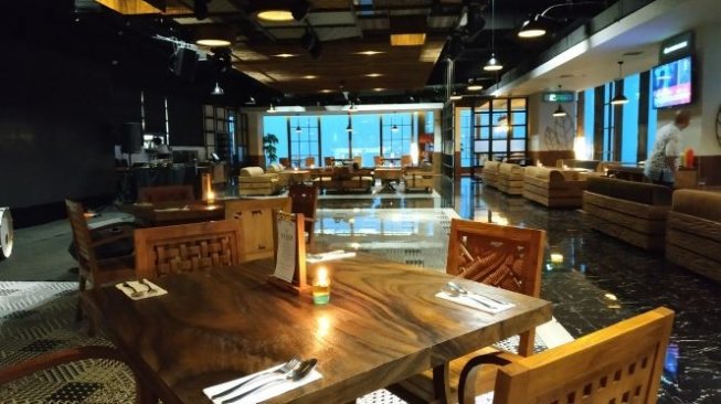 Scenic 180° Resto and Lounge yang berlokasi di Gedung Sahid Sudirman Centre Sudirman. (Suara.com/Firsta Putri Nodia)