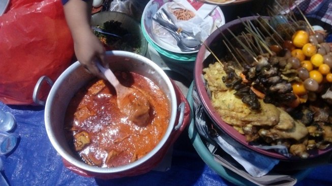 Jadwal Buka Puasa Bekasi Hari Ini, Makan Nasi Boran Lamongan