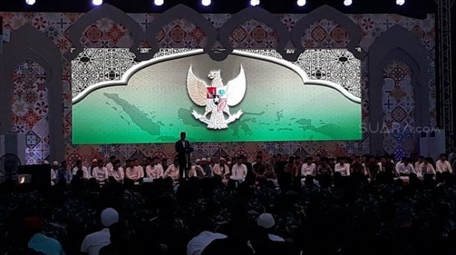 Jokowi di Depan Prajurit TNI dan Polri: THR Cair Akhir Mei, Gaji ke-13 Juli