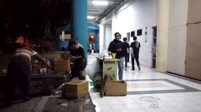 Pedagang berjualan di area Stadion Maguwoharjo, Sleman saat pembukaan Liga 1 2019 (bolatimes.com/M Ilham Baktora)