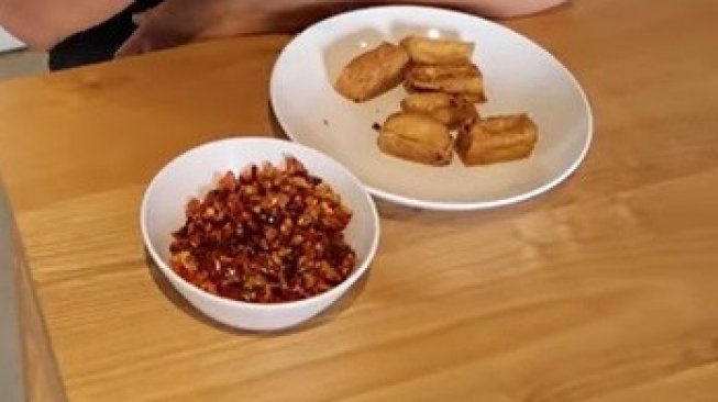 Intip Resep Sambal Bawang Putih Super Pedas ala Ayudia Bing Slamet, Yuk!