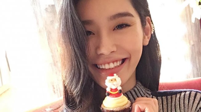 5 Gaya Liburan Ming Xi, Model Victoria's Secret yang Dilamar Anak Raja Judi