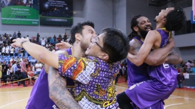 CLS Knights Juara, Sandy Apresiasi Knights Society