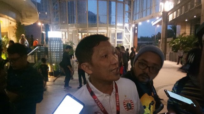 CEO Persija Ferry Paulus ditemui usai acara peluncuran skuat Macan Kemayoran musim 2019 yang digelar di kawasan Kuningan, Jakarta, Jumat (17/5/2019) [Suara.com/Adie Prasetyo]