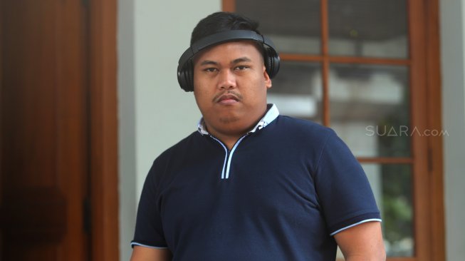 Muhammad Akbar alias Asisten Pribadi berfoto saat berkunjung ke Redaksi Indonesia, Jakarta, Kamis (16/5). [Indonesia/Muhaimin A Untung]