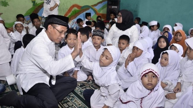 "PLN Berbagi Kebahagiaan Ramadhan 1440 H" ini digelar bersamaan secara serentak di sejumlah yayasan yatim piatu, dan dihadiri oleh Direksi PLN, Dewan Komisaris PLN, Pengurus YBM PLN dan General Manager di masing-masing unit PLN, Kamis (16/5/2019). (Dok : PLN)