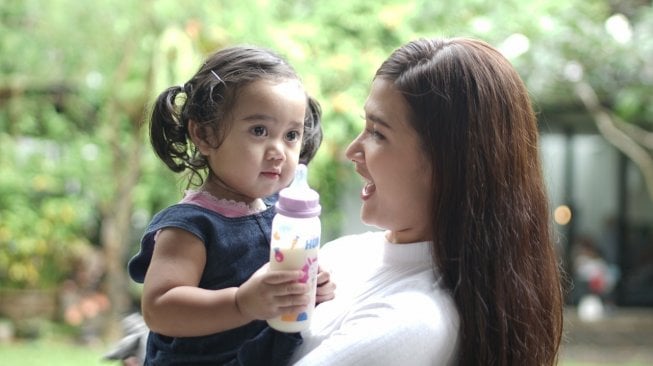 Unik, Botol Susu Ini Punya Bentuk Menyerupai Payudara Ibu