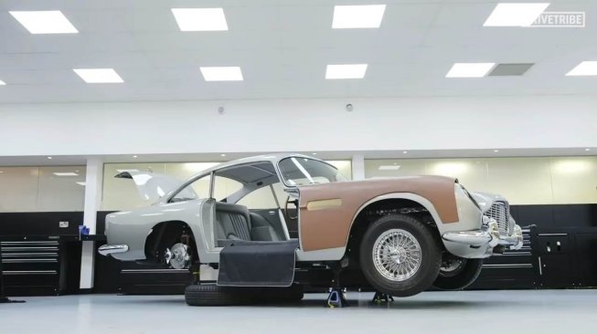 Aston Martin DB5, Mobil James Bond di Film Goldfinger (1964). (YouTube/Drivetribe)