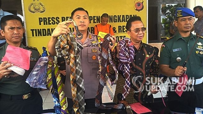 Polisi rilis pelaku tawuran sarung di Sukabumi. (Sukabumiupdate.com)