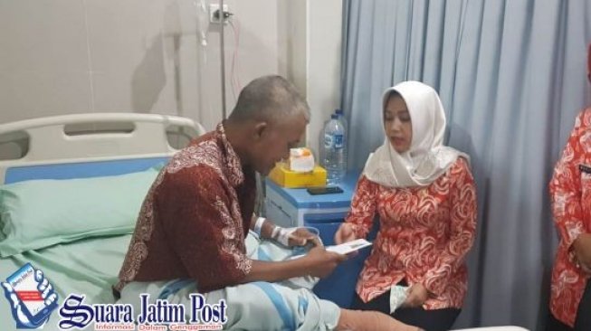 Usai Operasi, Kasmin Dijenguk Neng Ita di Rumah Sakit
