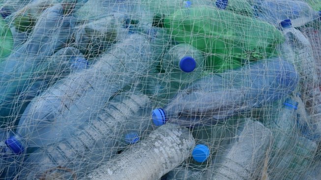 Keren Banget! Penggunaan Botol rPET Daur Ulang Bisa Cegah Hingga 280 Ton Sampah Plastik dari Minuman Kemasan