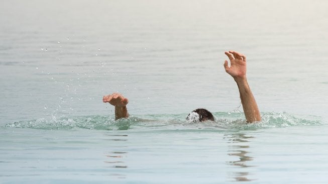 Turis Inggris Dikabarkan Meninggal Dunia usai Berenang di Pantai Carvajal